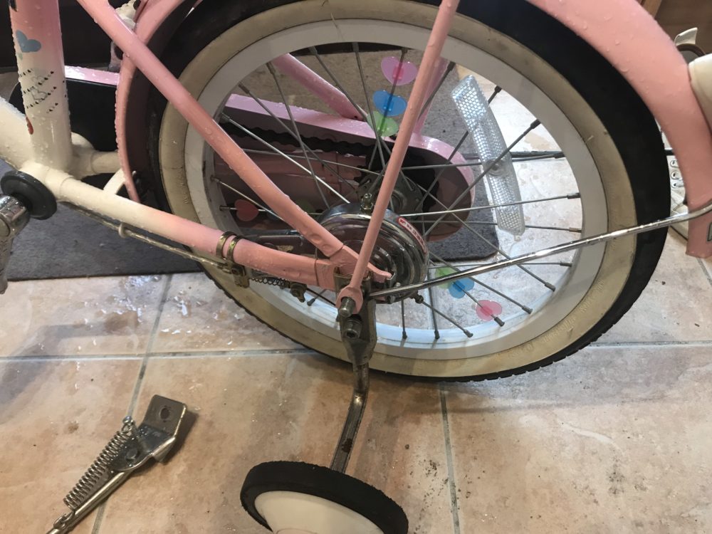 もらった子供用自転車のスタンド 補助輪の付け替え方法 割と簡単でした